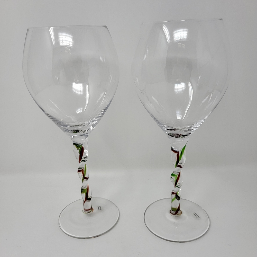 2 Swirl Stem Wine Glasses 16 oz Hard Plastic Acrylic Red Green Holiday Christmas